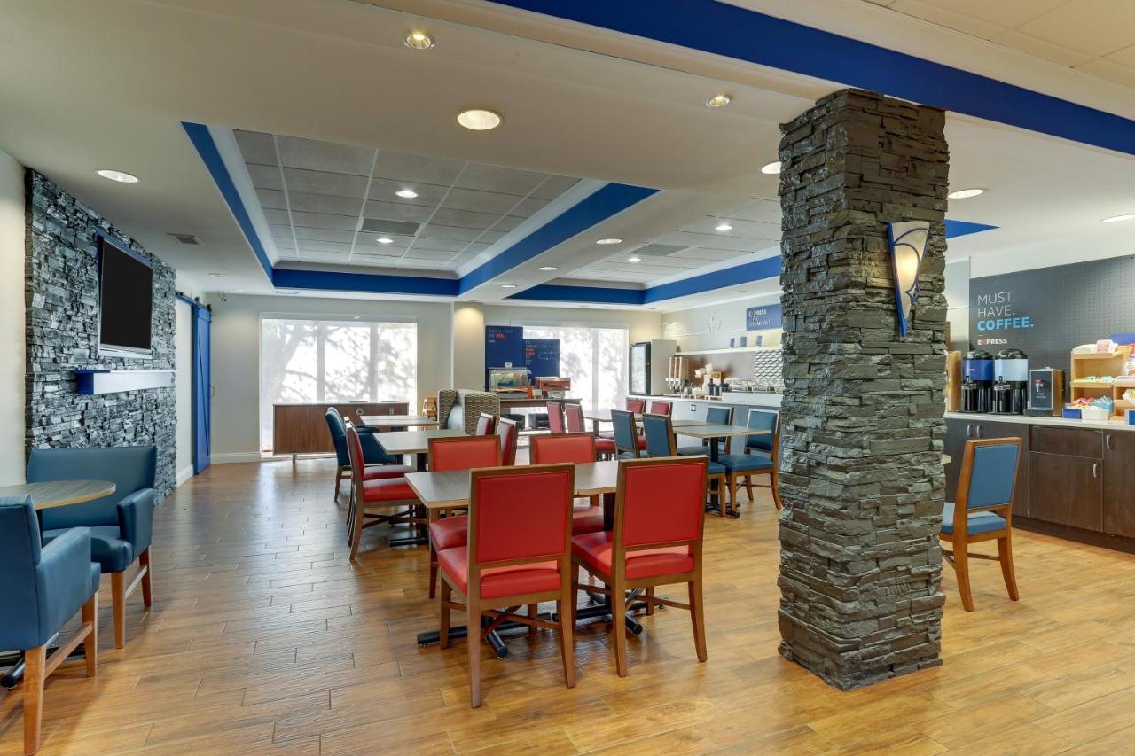 Holiday Inn Express Hotel & Suites Dayton-Centerville By Ihg Exterior photo